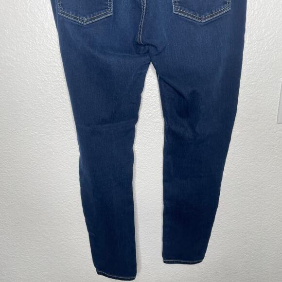 Signature Levis Womens Jeans Size 30 Blue Totally Shaping Pull On Skinny Leg - Picture 12 of 15